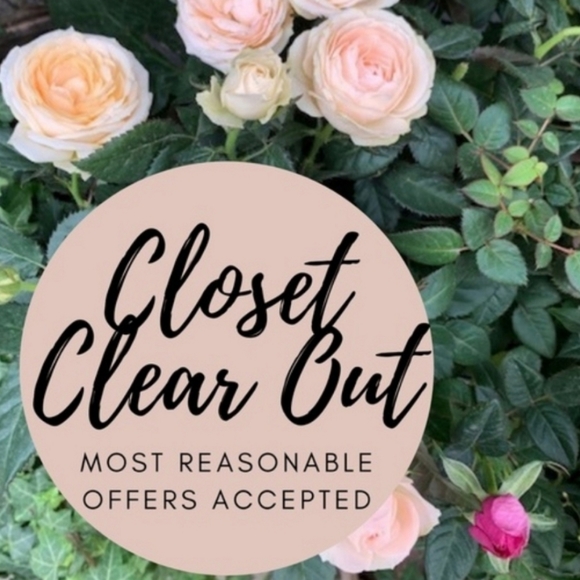 Welcome to my closet. Check out my items 😁😊 most offers accepted!! - Picture 3 of 9